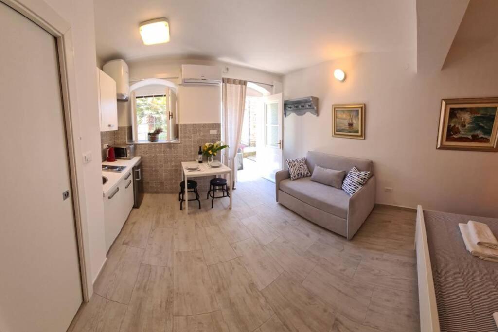 Studio Apartment Marella Vis Buitenkant foto