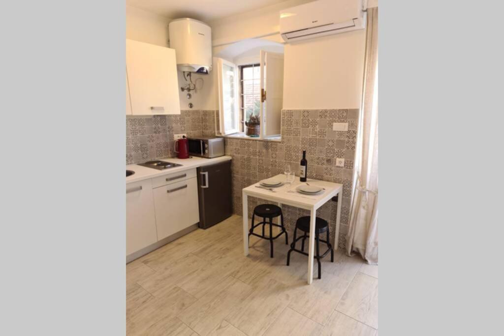 Studio Apartment Marella Vis Buitenkant foto