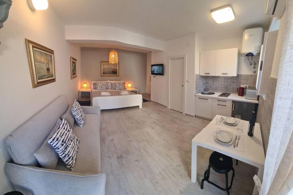 Studio Apartment Marella Vis Buitenkant foto